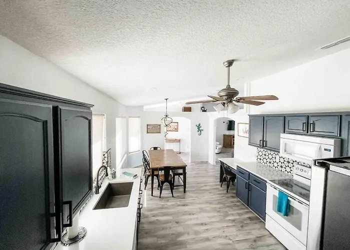 Private View On The Side Of 95! Sleeps 16 Hébergement de vacances