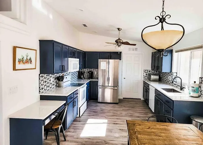 Private View On The Side Of 95! Sleeps 16 Lake Havasu City